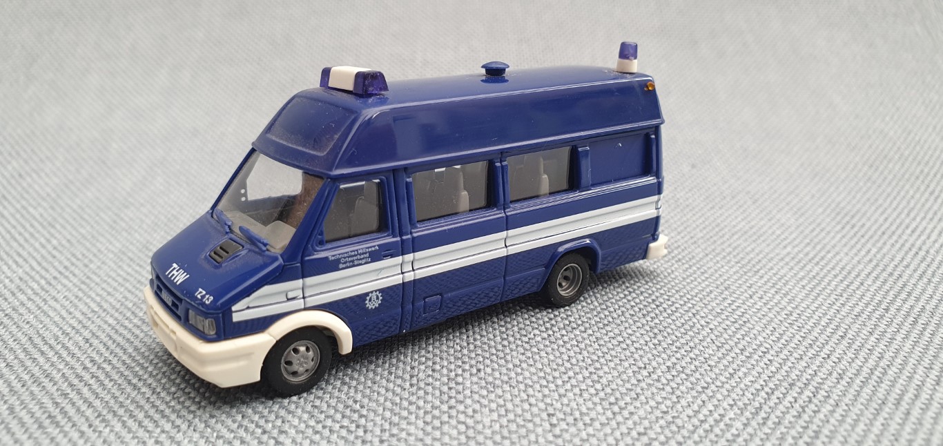 Iveco Daily 70 04.2025 C 18 Koffer m. Seitentür LBW | Gesloten