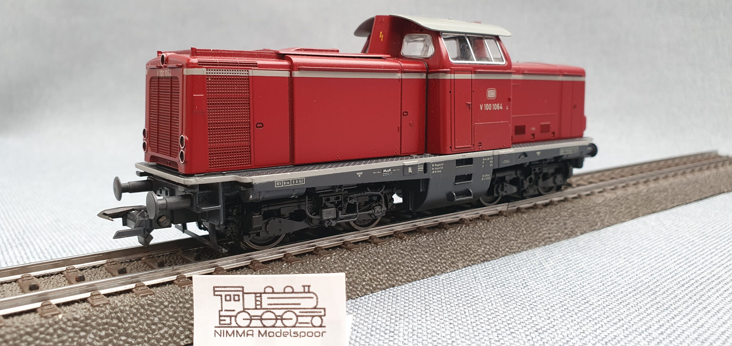 Locomotive Roco 43644 – BR 211 V100 1064 DB – Échelle H0, Analogique (Occasion, Top)